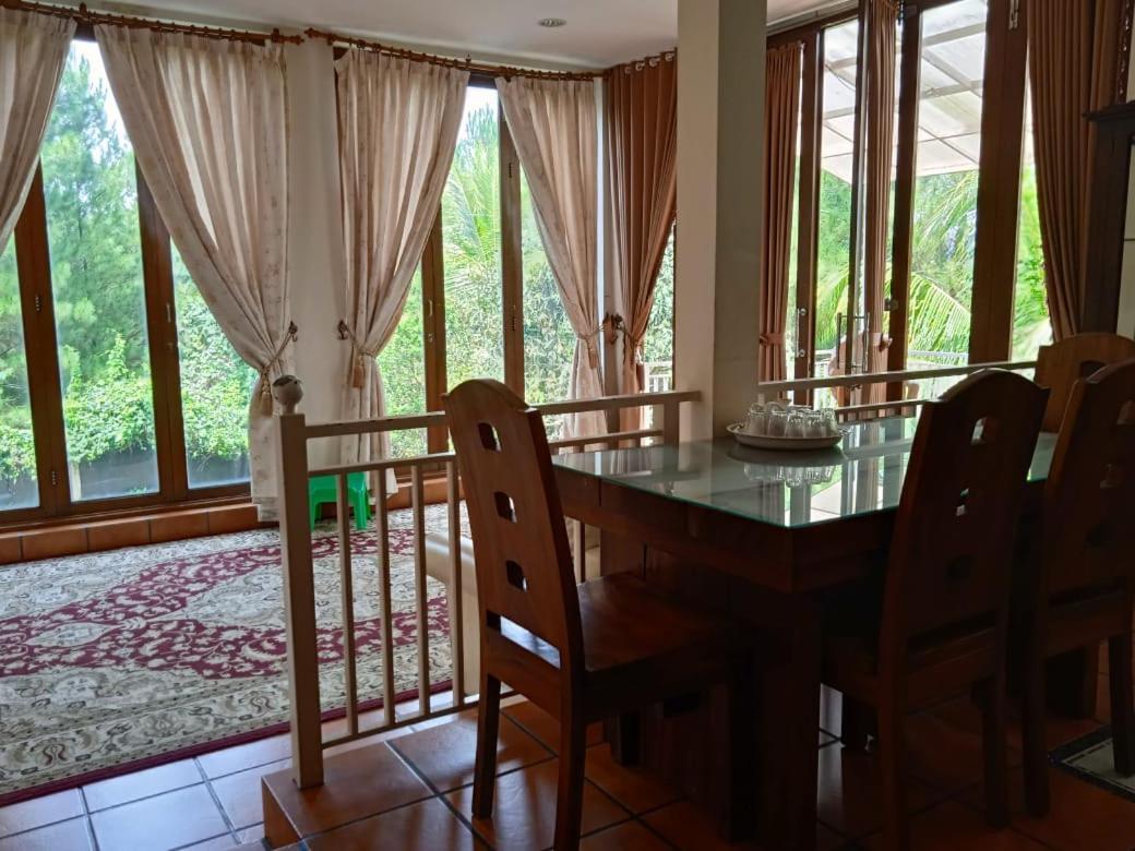 Villa Gathering Yuni Syahla Citaringgul Buitenkant foto